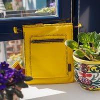 Image 1 of Mochila amarilla