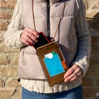 Image 6 of Funda de móvil marrón y azul