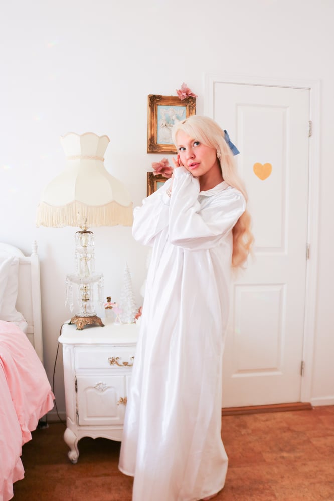 Image of 90s Adonna Ankle Length White Silky Winter Nightgown (Medium)