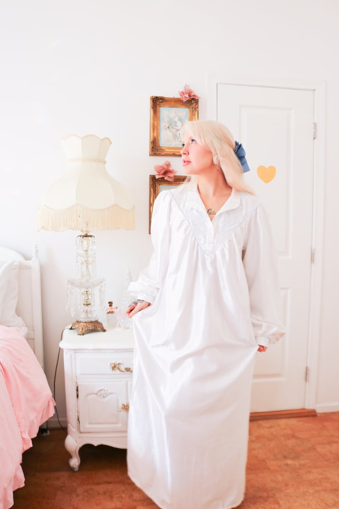 Image of 90s Adonna Ankle Length White Silky Winter Nightgown (Medium)