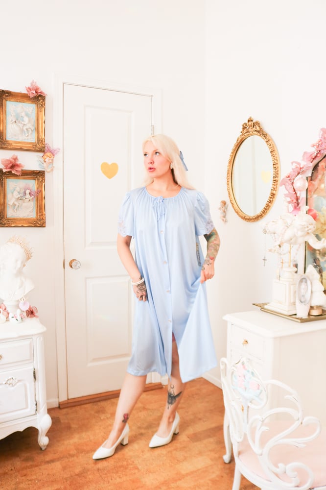 Image of NWTs 1980s Lorraine Cinderella Blue Button Down Robe (Medium)