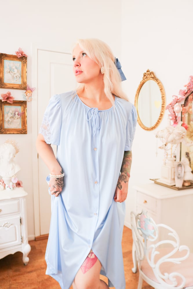 Image of NWTs 1980s Lorraine Cinderella Blue Button Down Robe (Medium)