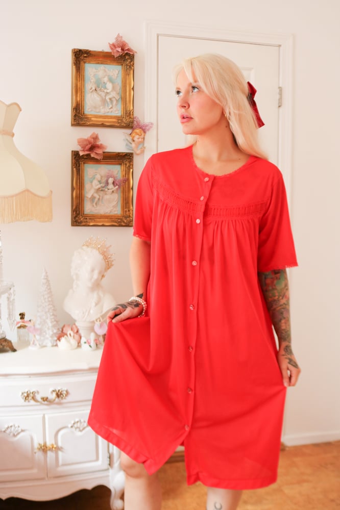 Image of Vintage 60s Pinehurst Lingerie Bright Red Button Down Robe (Large)