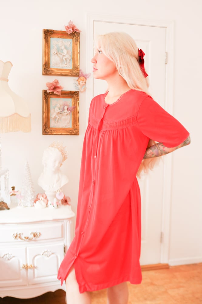 Image of Vintage 60s Pinehurst Lingerie Bright Red Button Down Robe (Large)