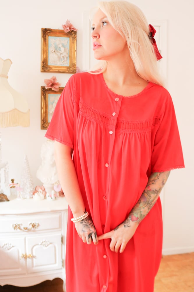 Image of Vintage 60s Pinehurst Lingerie Bright Red Button Down Robe (Large)