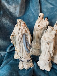 Image 3 of Statuettes religieuses en porcelaine de Paris