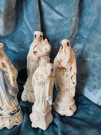Image 4 of Statuettes religieuses en porcelaine de Paris