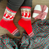 Image 4 of Patron chaussettes All I want for Christmas