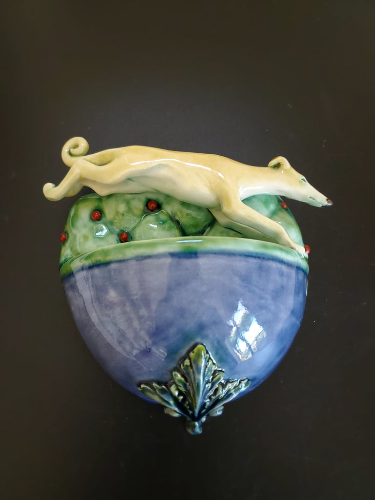 Running hound (fawn and white) Image 2