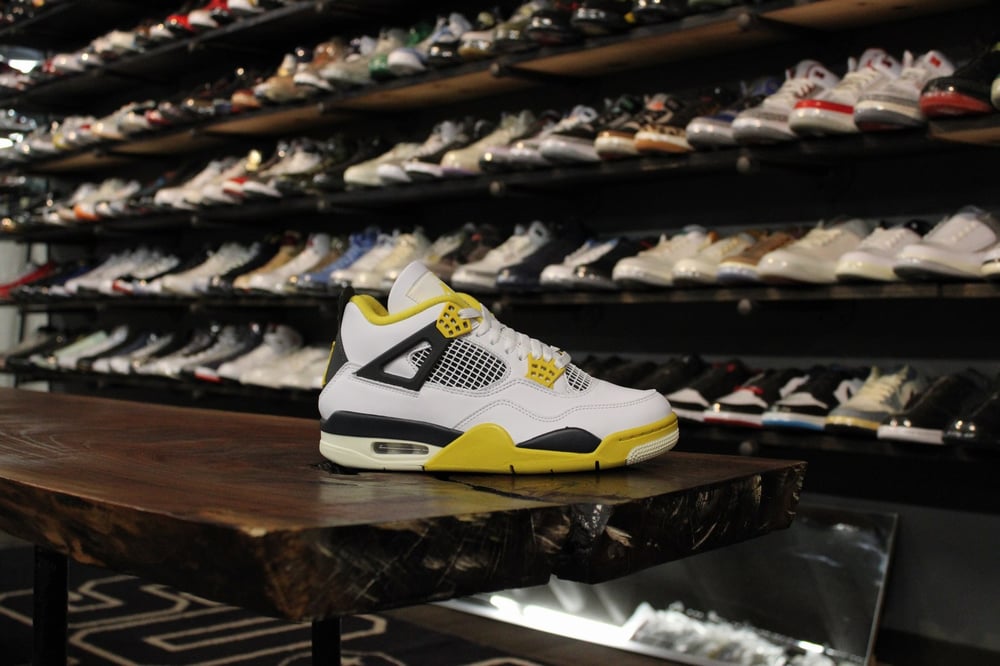 Air Jordan IV (4) "Sulfur" Wmns