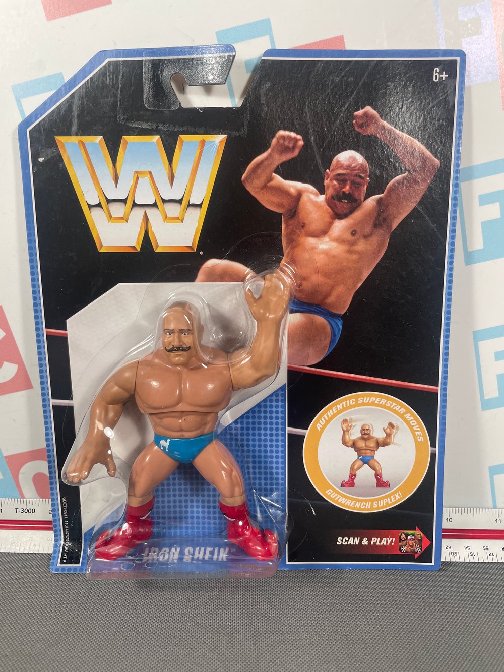 **DAMAGED PACKAGING** WWE Wrestling Mattel Retro Series 7 The Iron Sheik Figure