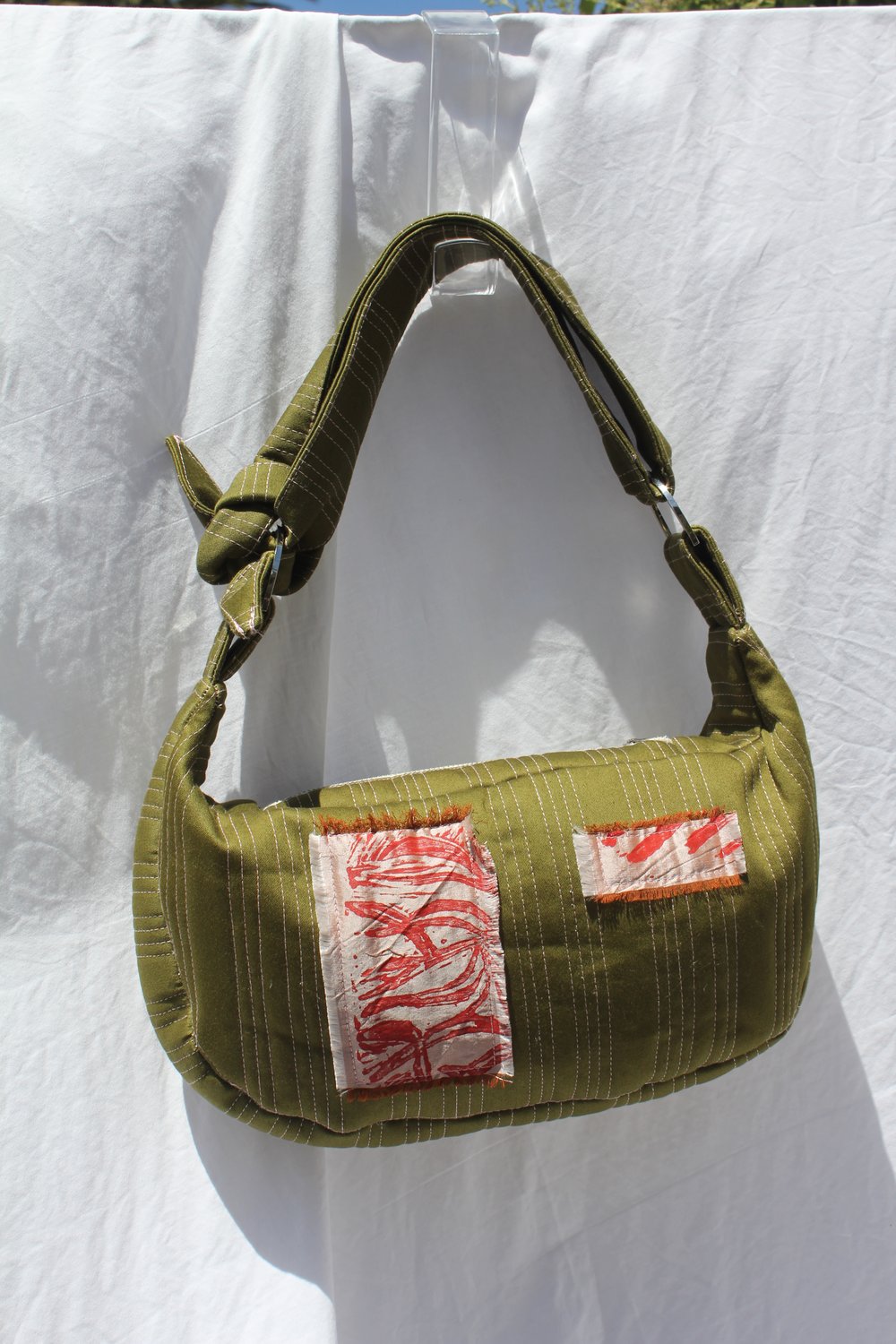 Image of 'vessel to hold your baggage' 002 - small green/pink 