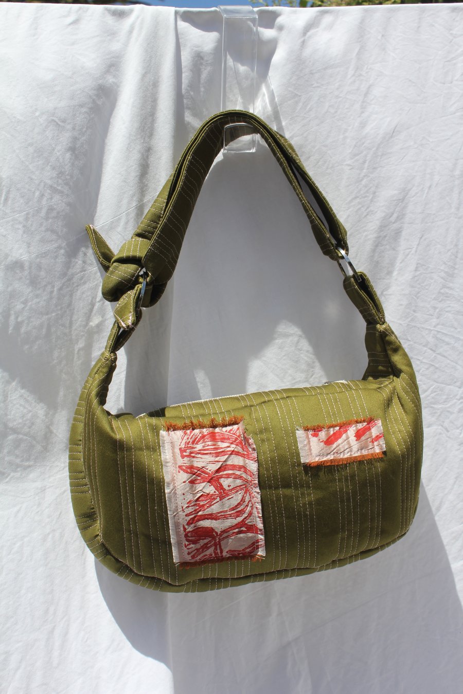Image of 'vessel to hold your baggage' 002 - small green/pink 
