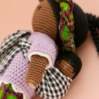 Image 4 of La poupée Awa et son bébé au dos (N2)