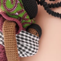 Image 3 of La Poupée Awa et son bébé au dos (N11)