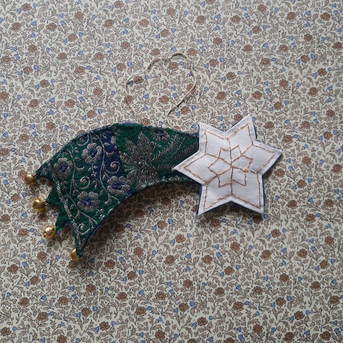 Image of Shooting star Christmas ornament 1