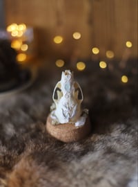 Image 1 of Campana con Mustelide -prehnite e opale etiope-
