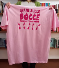 Image 2 of T-SHIRT MANI SULLE BOCCE (rosa e viola) - LAURA NOMISAKE