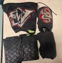 Erron Wade ring worn black gear.