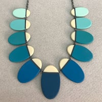 Image 1 of NEW blue fade ovals necklace 