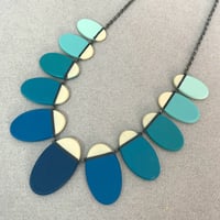 Image 2 of NEW blue fade ovals necklace 