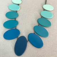 Image 5 of NEW blue fade ovals necklace 