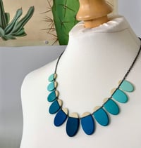 Image 3 of NEW blue fade ovals necklace 