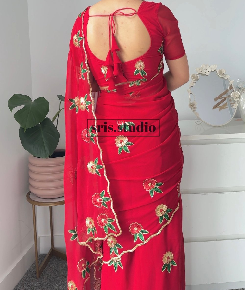 Image of Laligurash Saari three piece set