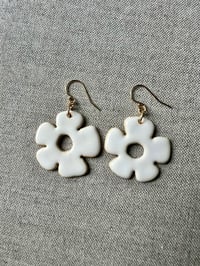 FLOWER POWER DANGLES - WHITE