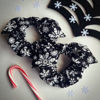 Skullflakes Scrunchie