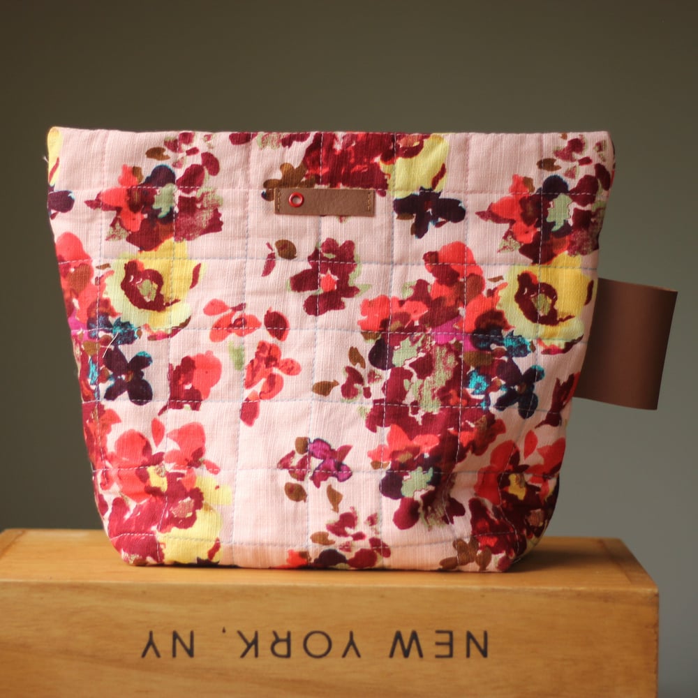 Image of  GERTIE - x - La biggy sized Quilted Carrier // First Aid pouch