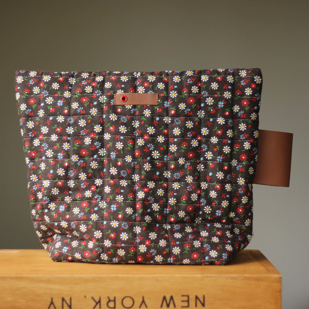 Image of  GERTIE - x - La biggy sized Quilted Carrier // First Aid pouch