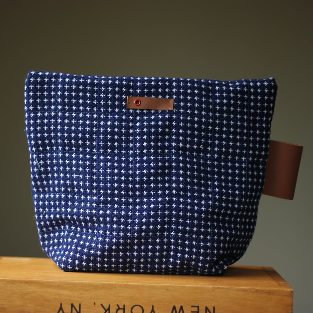 Image of  GERTIE - x - La biggy sized Quilted Carrier // First Aid pouch