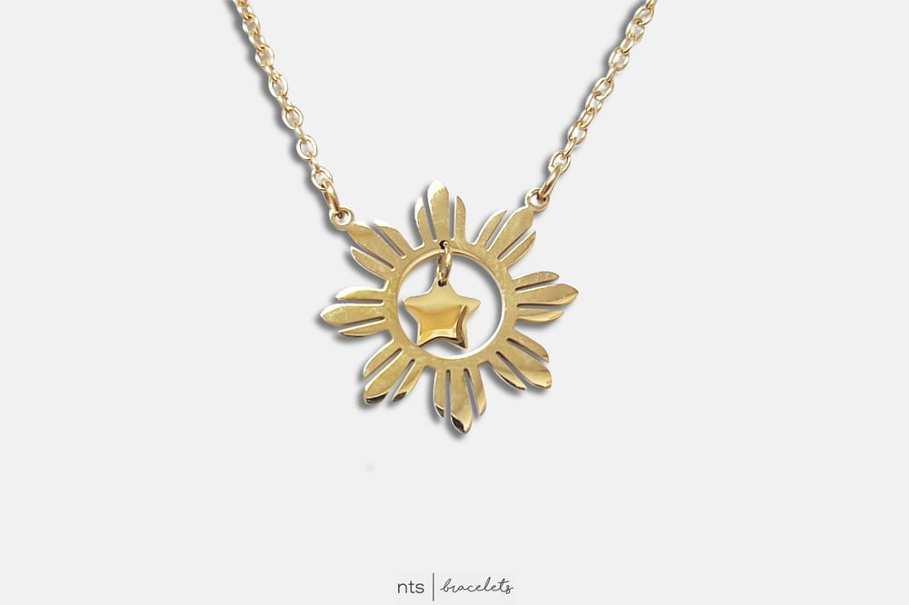 Image of GOLD FULL ARAW/ SUN NECKLACE WITH DANGLING STAR (Gold)