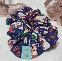 Image 1 of yeti feliz navidad scrunchie