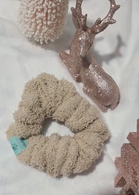 Image 5 of brownie feliz navidad scrunchie