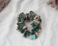 Image 2 of liam feliz navidad scrunchie