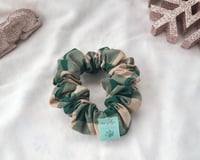 Image 3 of liam feliz navidad scrunchie