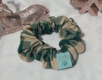 Image 5 of liam feliz navidad scrunchie
