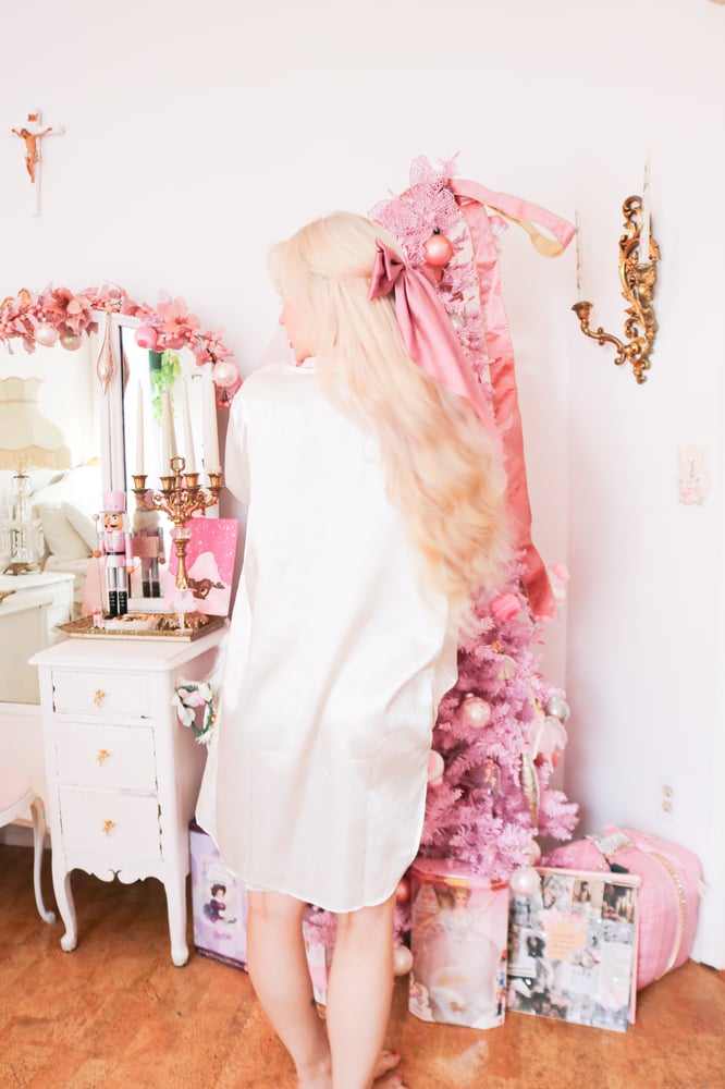 Image of NWTs Vintage 90s Today Tonight Silky Sleep Shirt with Faux Pearls and Floral Embroidery (Large) 