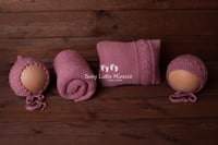 Image 1 of Knitted pillow wrap and bonnet hats pink