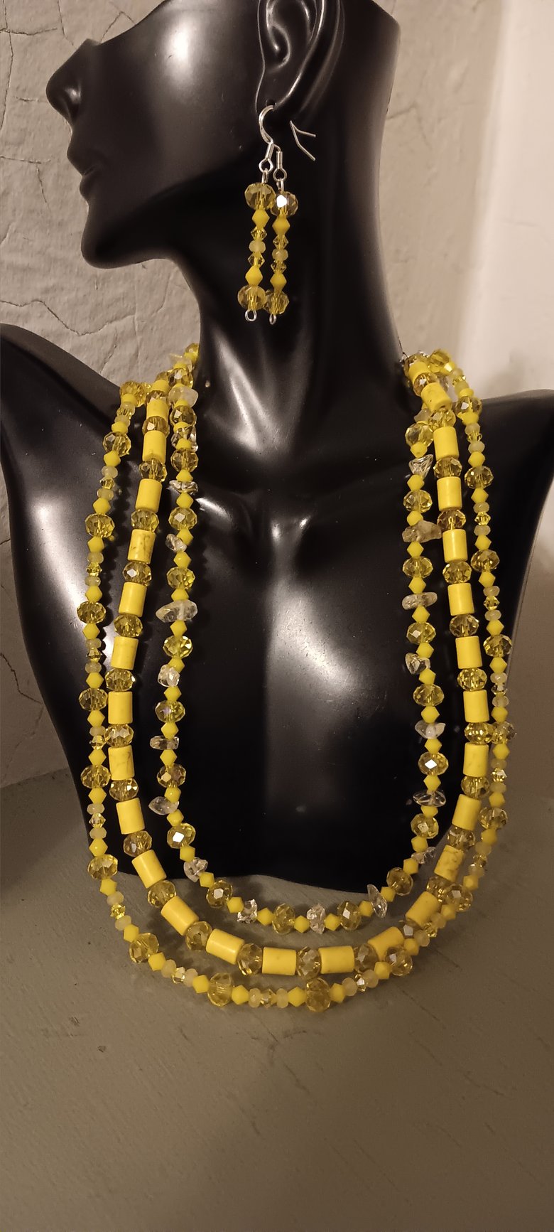 Image of YELLOW TRIPLE. STRAND NECKLACE