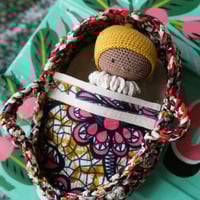 Image 3 of Ensemble crochet artisanal – Poupon Kaly, couffin en wax et linge de lit 3 pièces (N4)