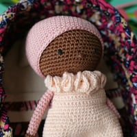 Image 2 of Ensemble crochet artisanal – Poupon Kaly, couffin en wax et linge de lit 3 pièces (N6)