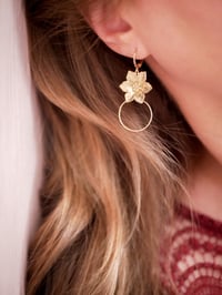 Image 3 of Petites Boucles d'Oreilles NIRISSE