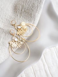 Image 3 of Grandes Boucles d'Oreilles FREYJA - Blanc