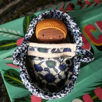 Image 4 of Ensemble crochet artisanal – Poupon Kaly, couffin en wax et linge de lit 3 pièces (N7)