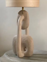 Image 4 of handshaped concrete tablelamps (set of 2) beige