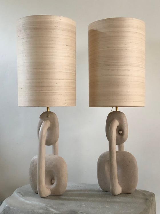 Image of handshaped concrete tablelamps (set of 2) beige