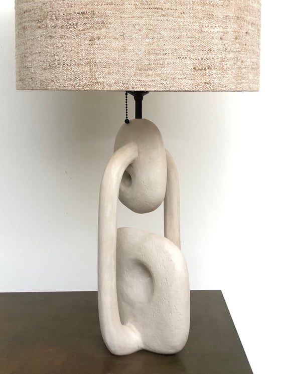 Image of handshaped concrete tablelamp (natural)